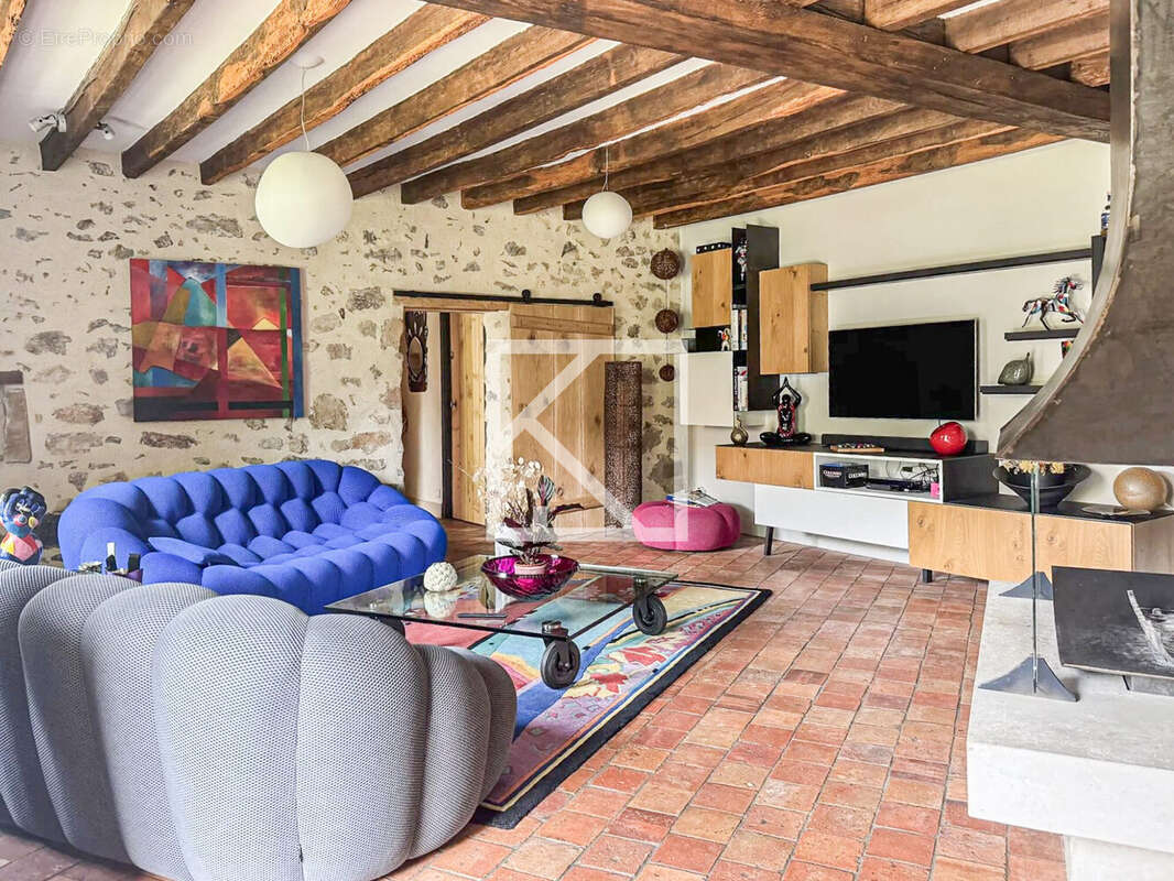 Maison 230 m² à Saint-Pavace  - photo 2