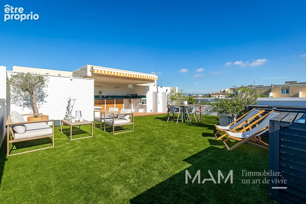 T3 78 m2 avec toit-terrasse 72 m2 et vue collines - photo 2