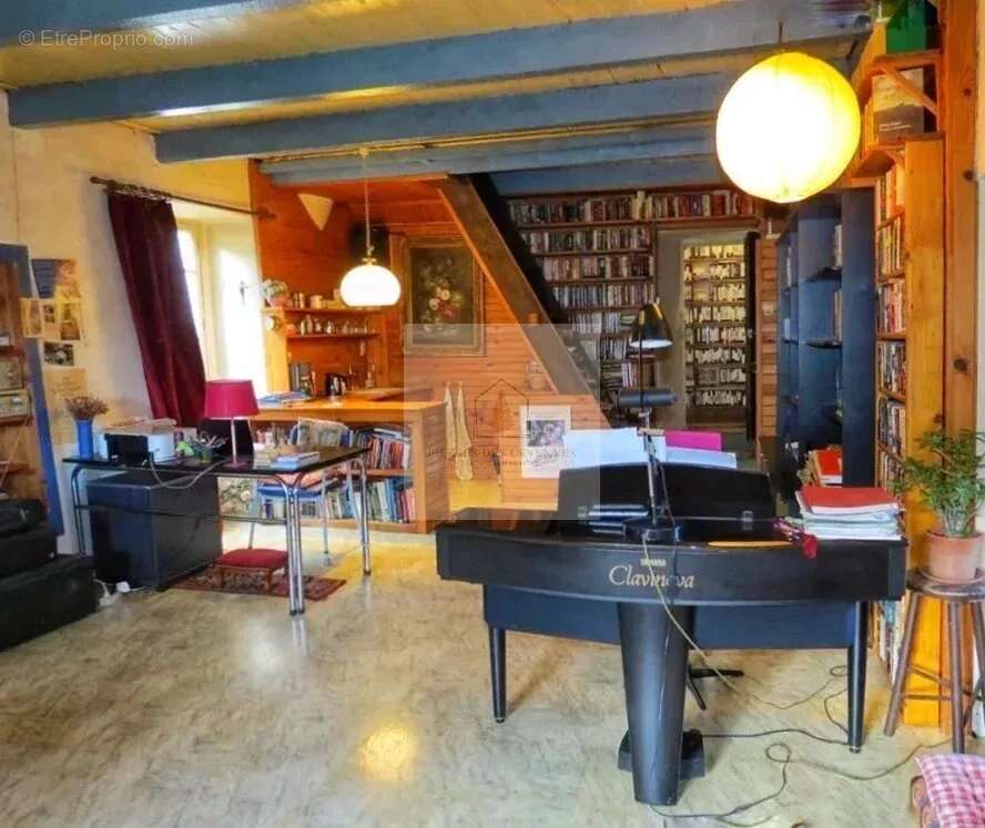 Maison à SAINT-GERMAIN-DE-CALBERTE