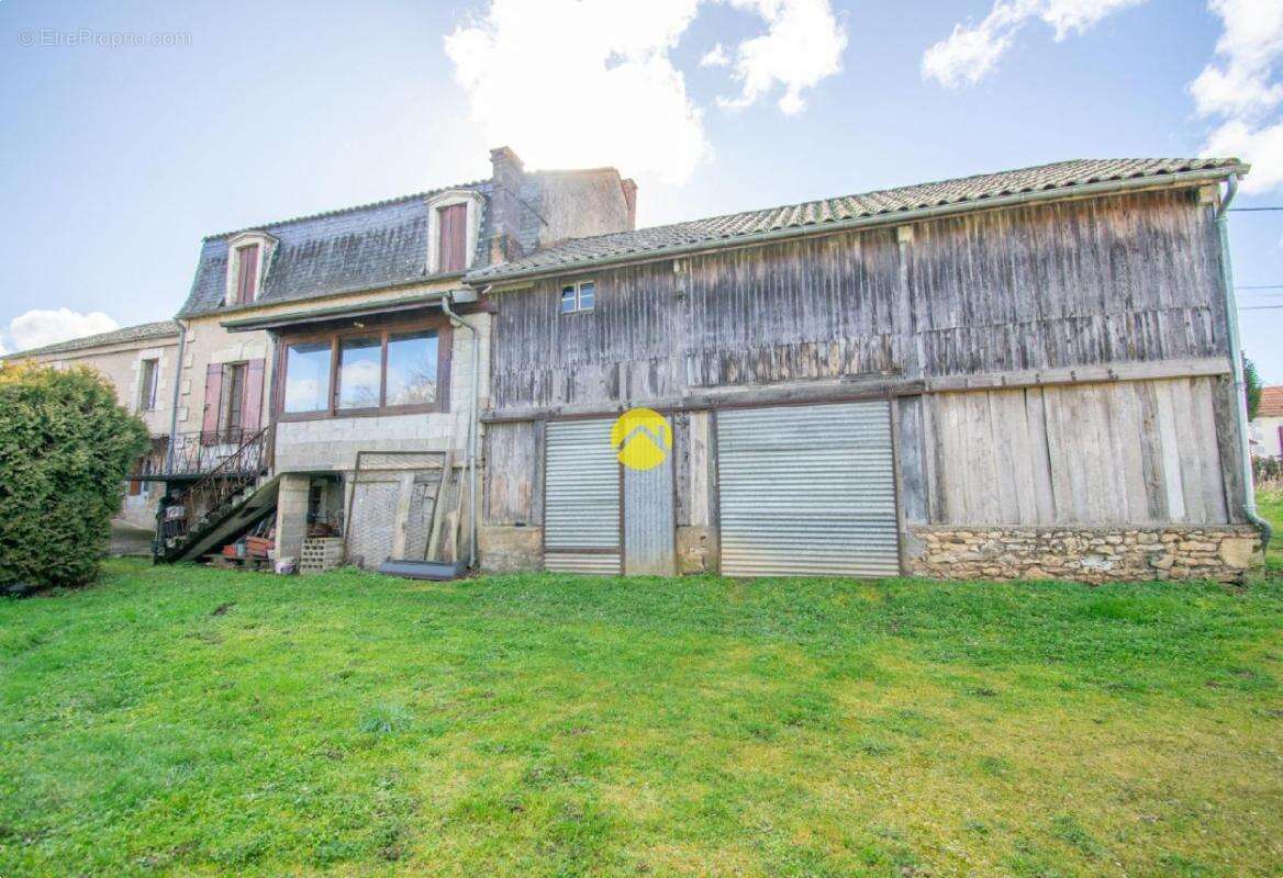 Maison à rénover avec hangar - photo 12