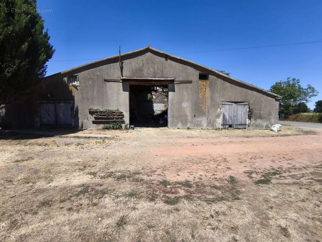 Maison de campagne de 4 chambres avec grange et fort potentiel - photo 16