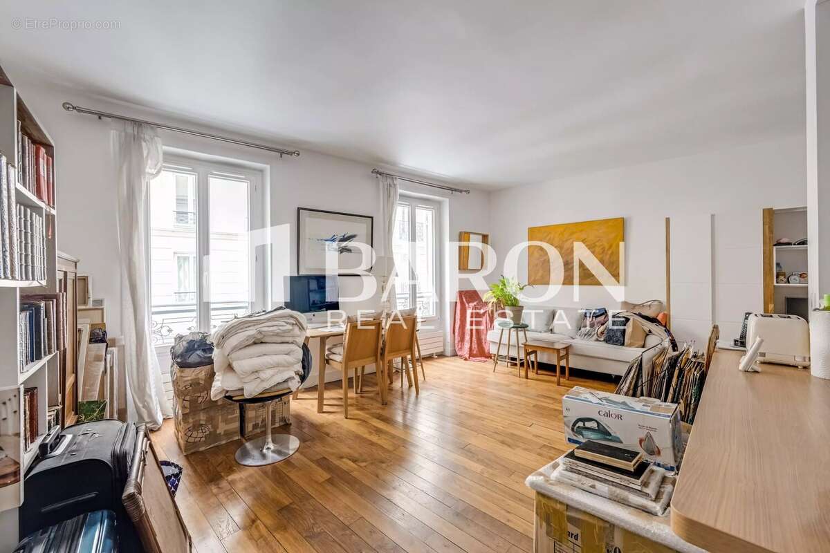 Appartement à PARIS-17E