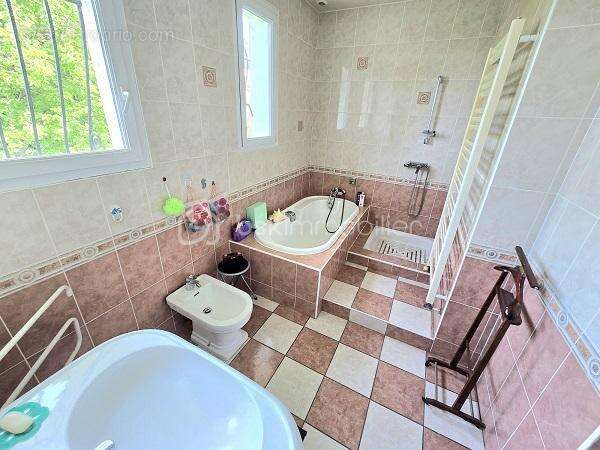 Magnifique maison de 170 m2 4 chambres sur un terrain de 913 m2 !!! - photo 16