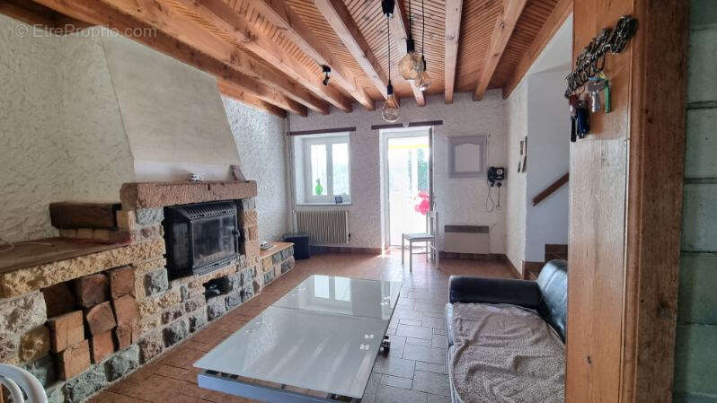 Maison à SAINT-BONNET-DES-QUARTS