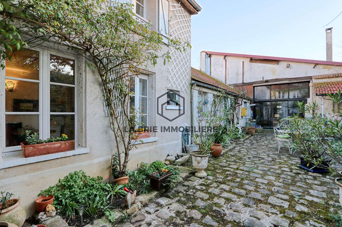 Maison à GUIGNES