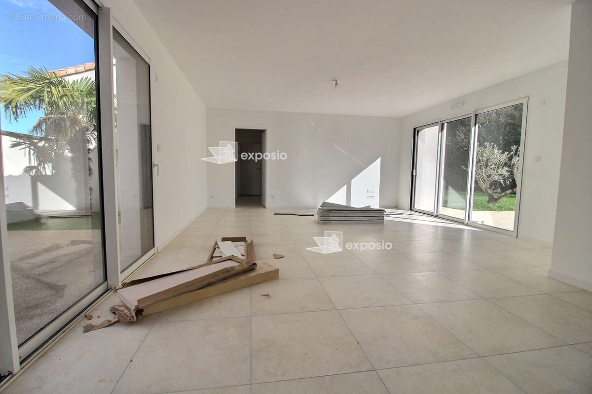 Maison neuve de plain-pied .117 m² .4 chambres . Garage . Terrain 816 m² - photo 3