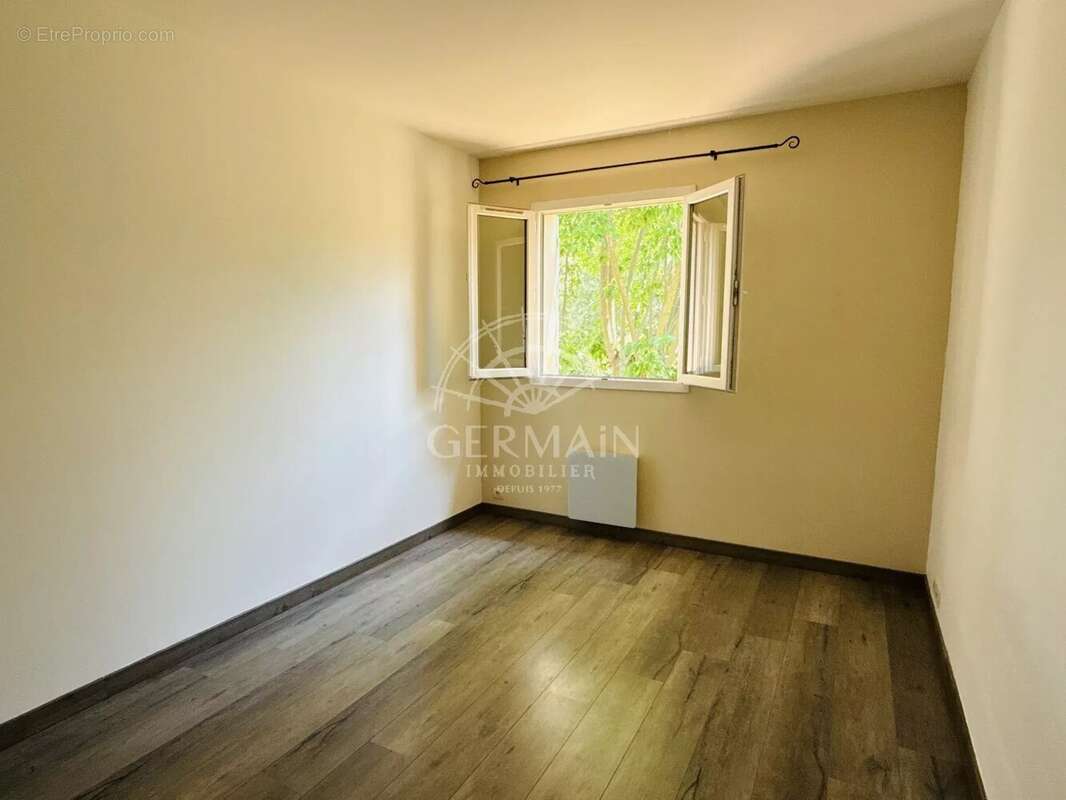 Maison familiale avec piscine et garage - Lagnes - photo 9