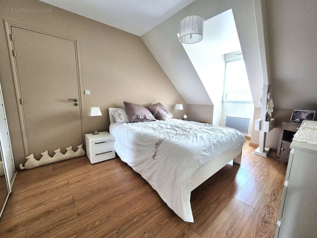 Maison à LEZIGNE