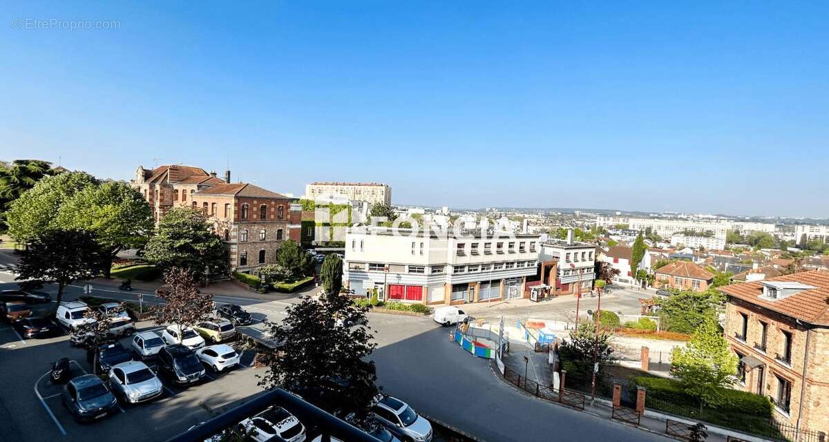 Appartement à FRESNES