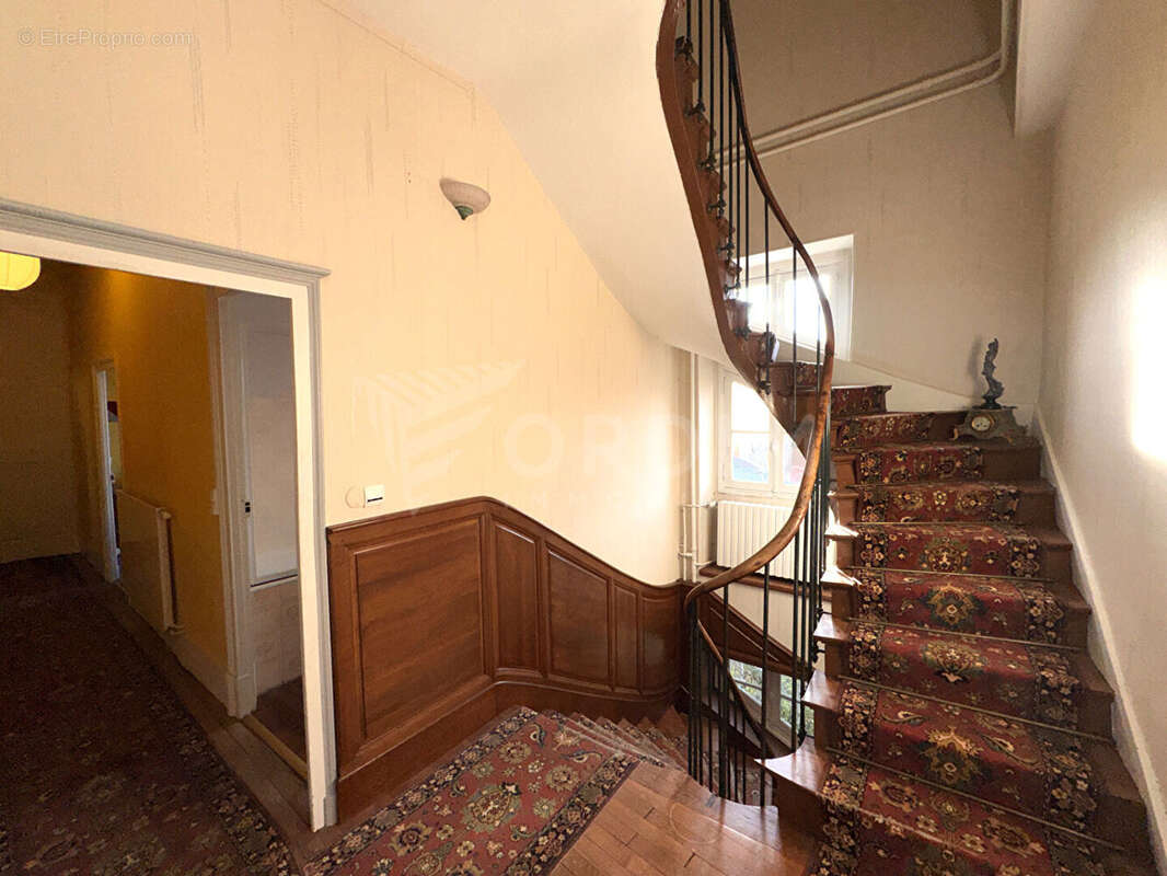 Maison à COSNE-COURS-SUR-LOIRE