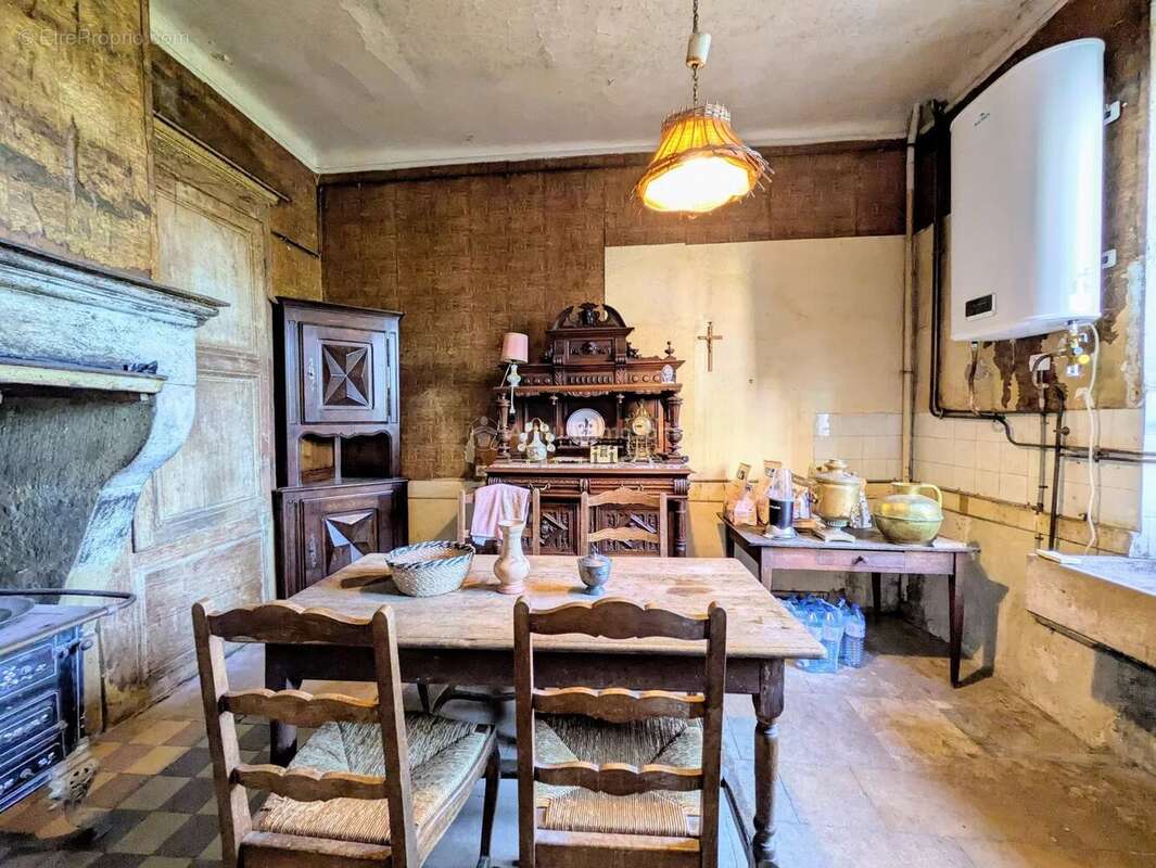 Maison à NEUFCHATEAU