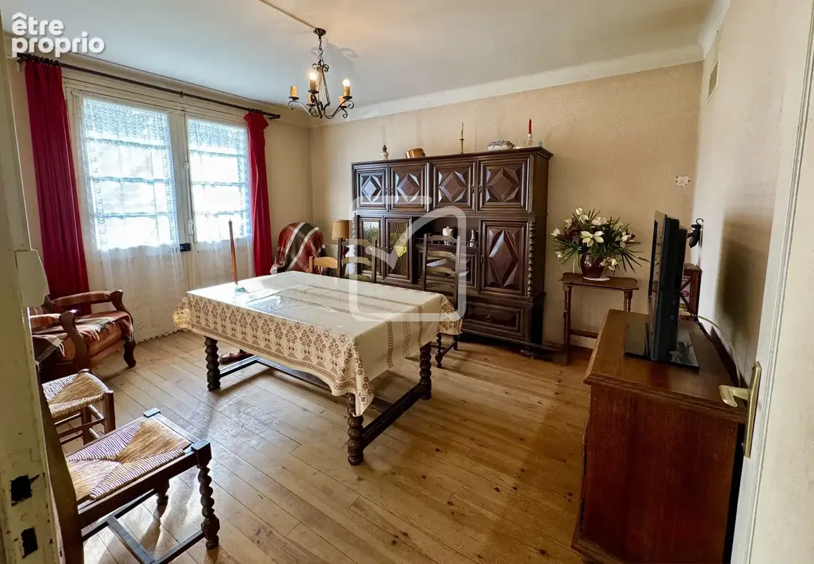 SOUS COMPROMIS _ Vaste Maison de campagne avec dépendances et grand terrain arboré de 3282 m2 - photo 2