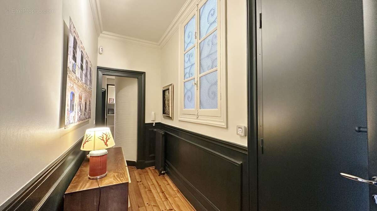 APPARTEMENT de type T4 DE 149 M2 AVEC TERRASSE DE 28 M2 + cave + de parking privatif - photo 16