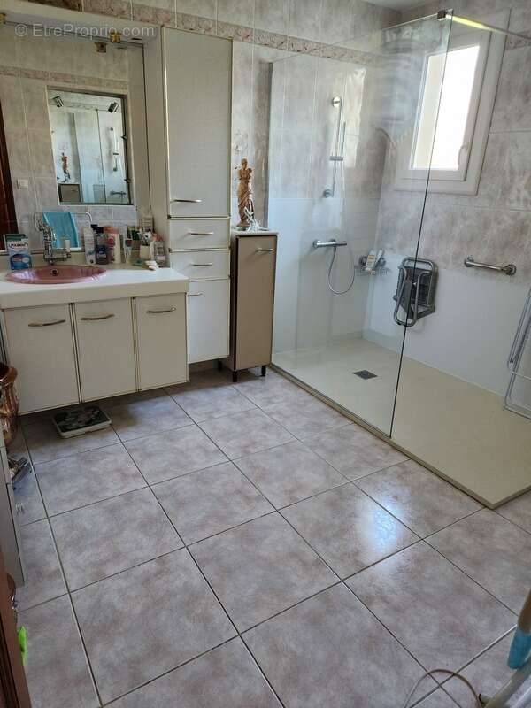 Maison à SAINT-JULIEN-LES-ROSIERS