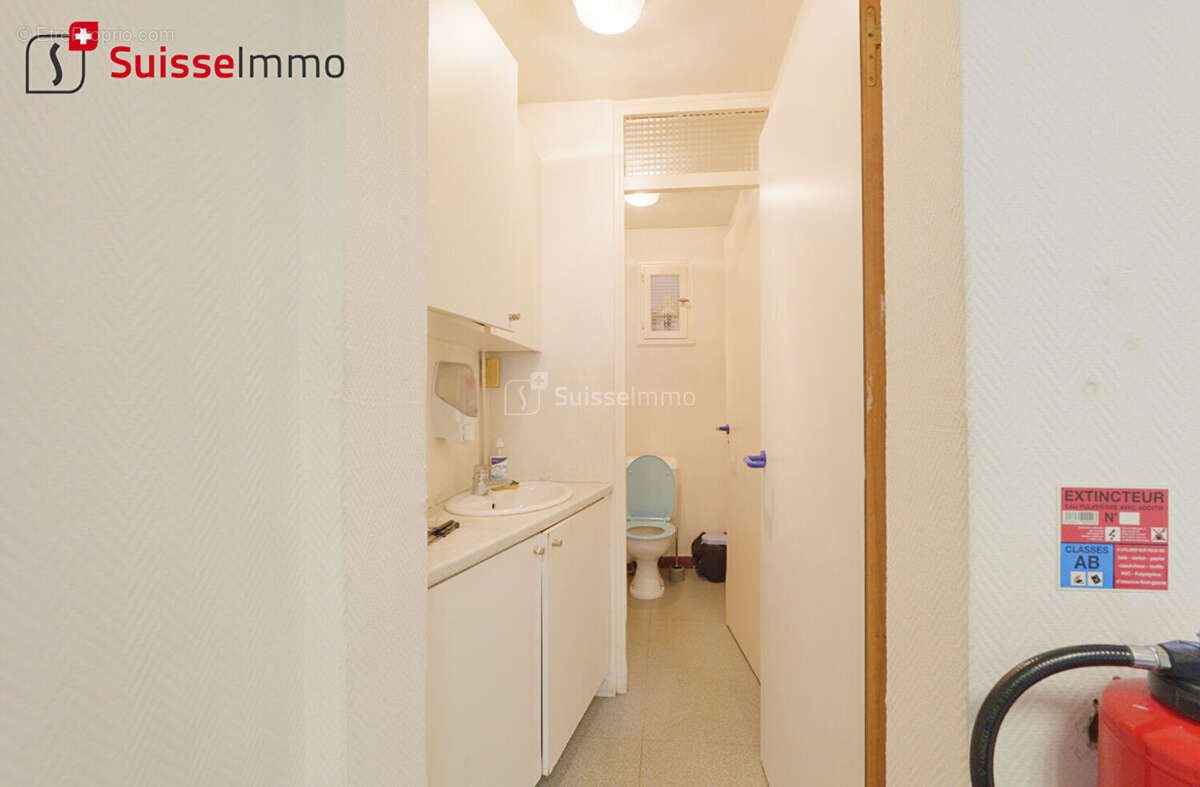Local commercial  200 m2 - photo 15