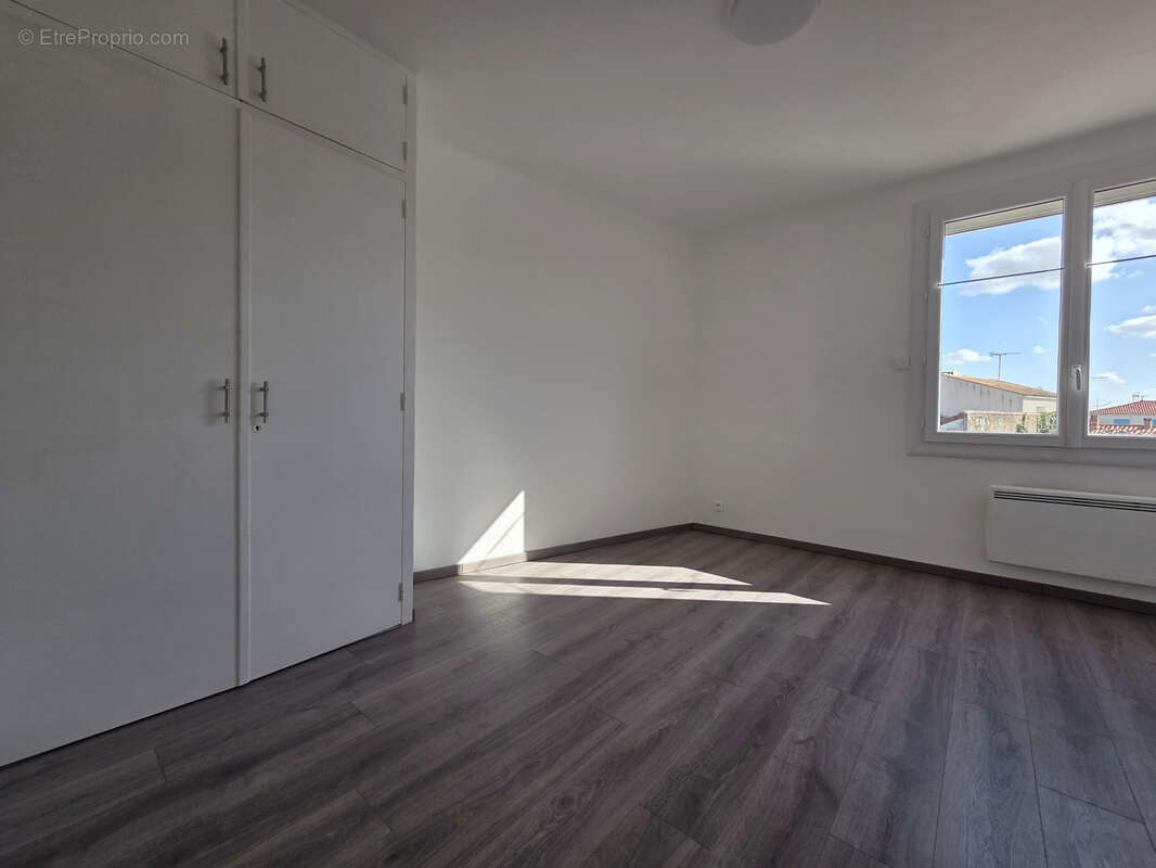 Ensemble immobilier d'habitations et de commerces - photo 9