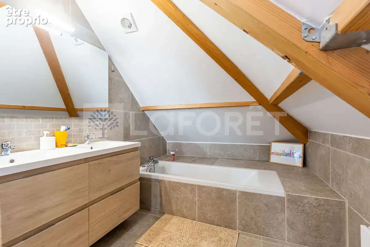 Agence immobiliere laforet - "dodonea" - annecy / seynod - appartement duplex t5 de 189,4m² au sol et 119m²  loi carrez - cave - - photo 12