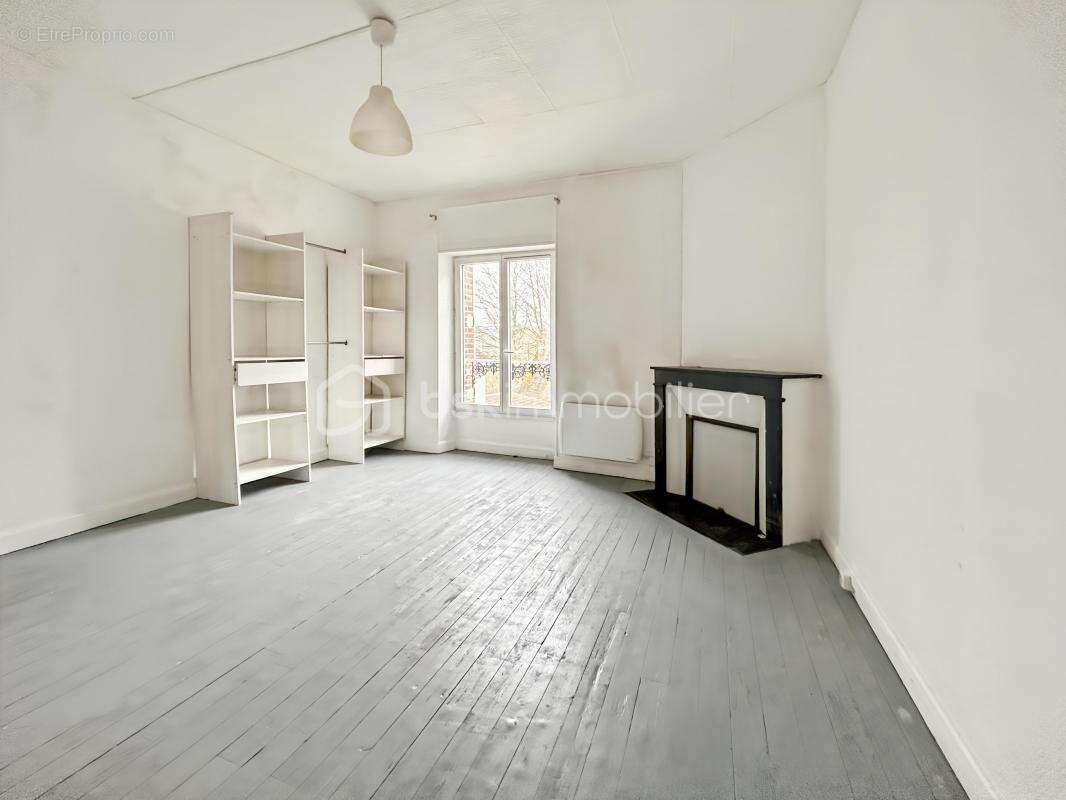 Maison à SAINT-JULIEN-DU-SAULT