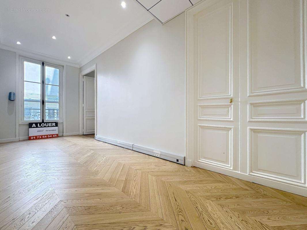 Appartement à PARIS-8E