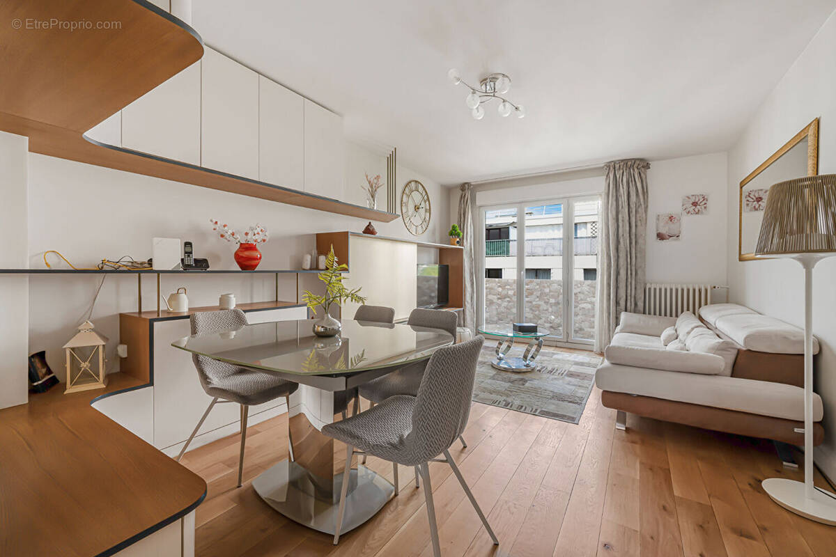 Appartement à PARIS-14E