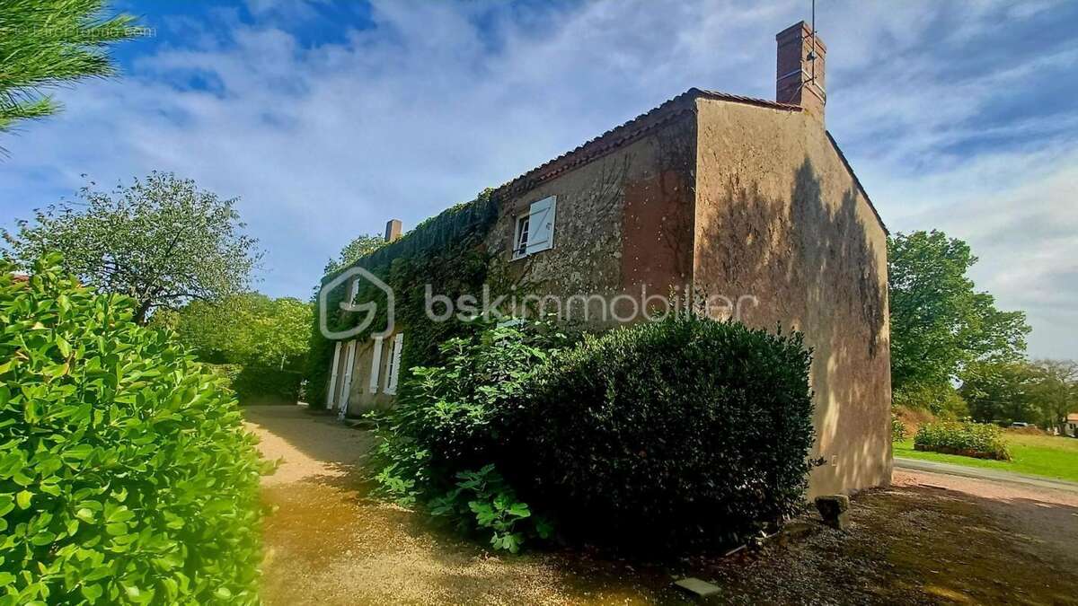 Maison à NIEUL-LE-DOLENT