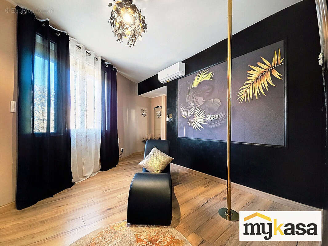 Commerce à FOS-SUR-MER