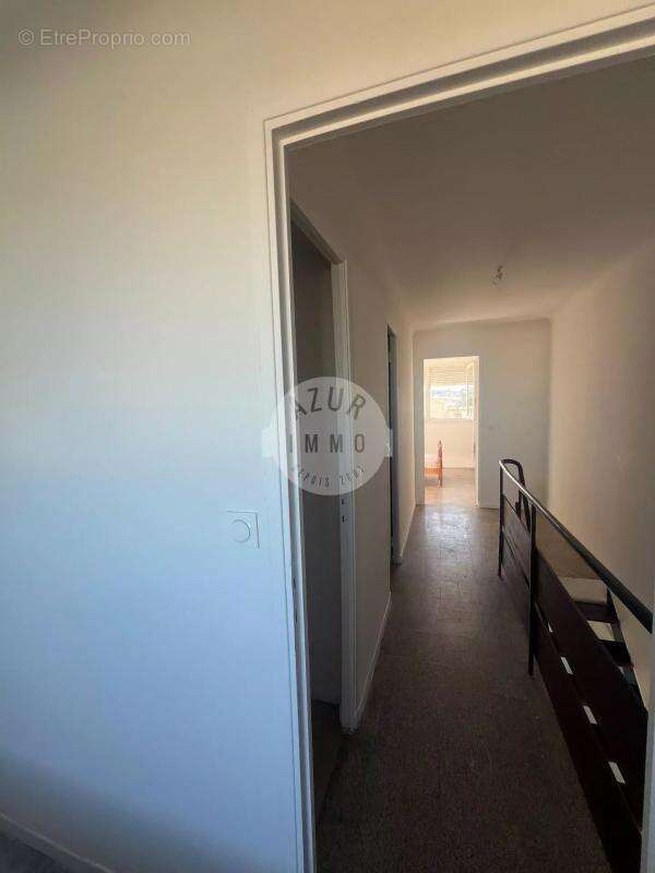 Appartement à MARSEILLE-4E