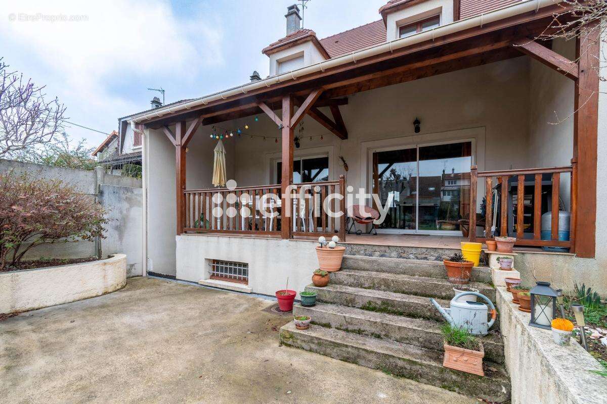 Maison à VILLENEUVE-LE-ROI