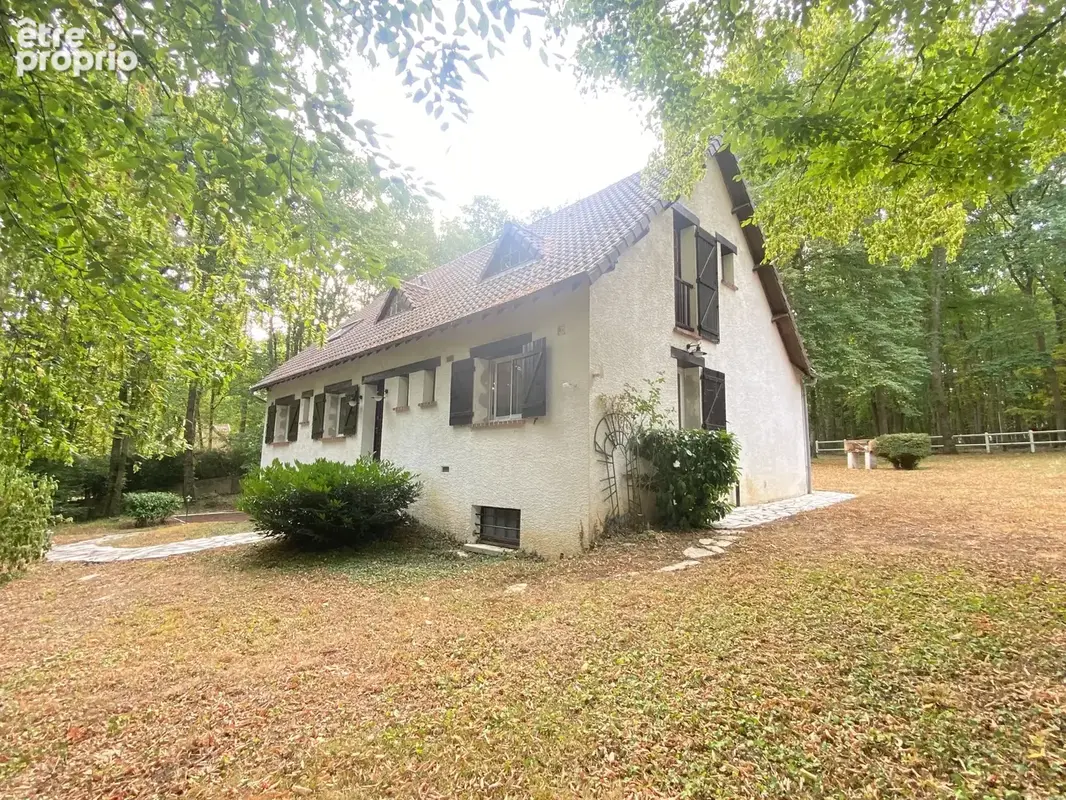 Propriété atypique avec parc et sous-sol total   Un cadre exceptionnel - photo 3