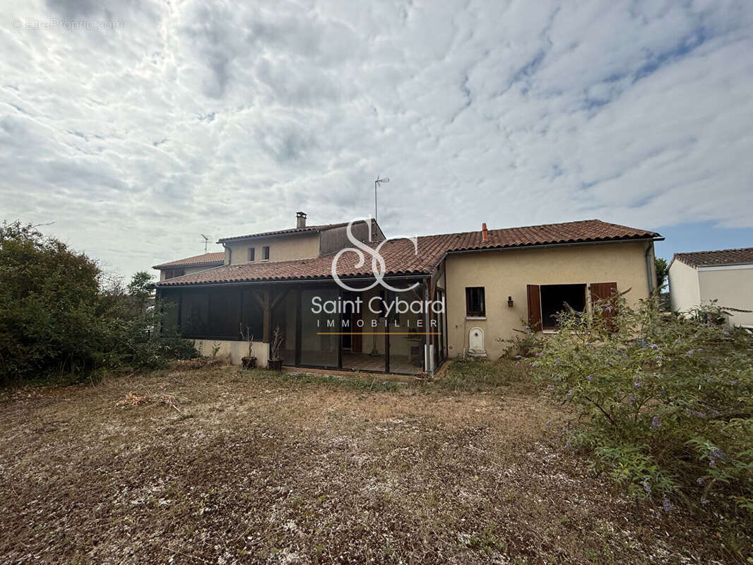 Maison à SAINT-YRIEIX-SUR-CHARENTE