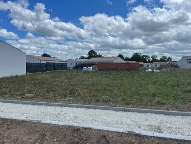 Terrain à SAINTES