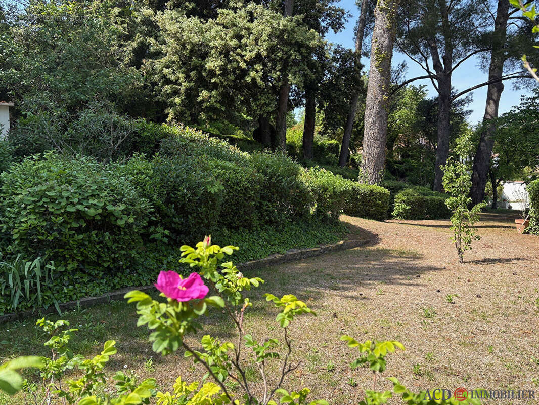 Terrain à VELAUX
