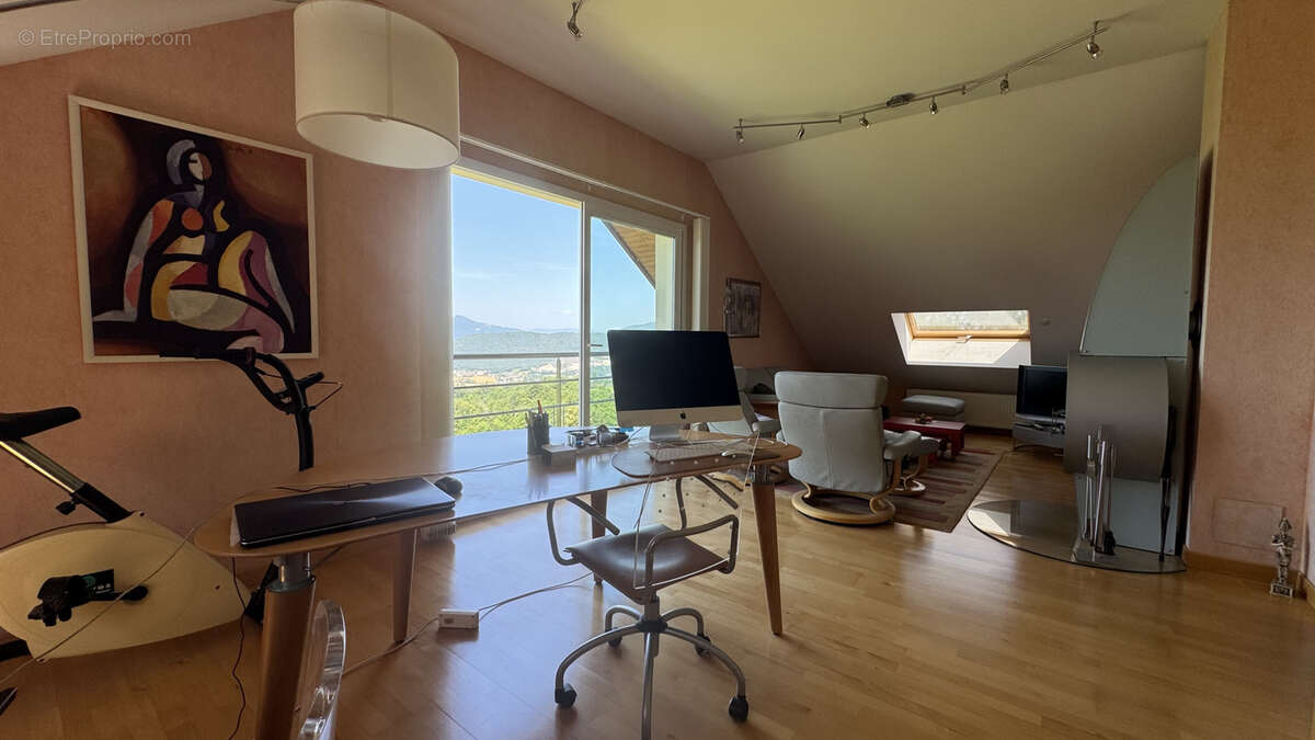 Maison à PUGNY-CHATENOD