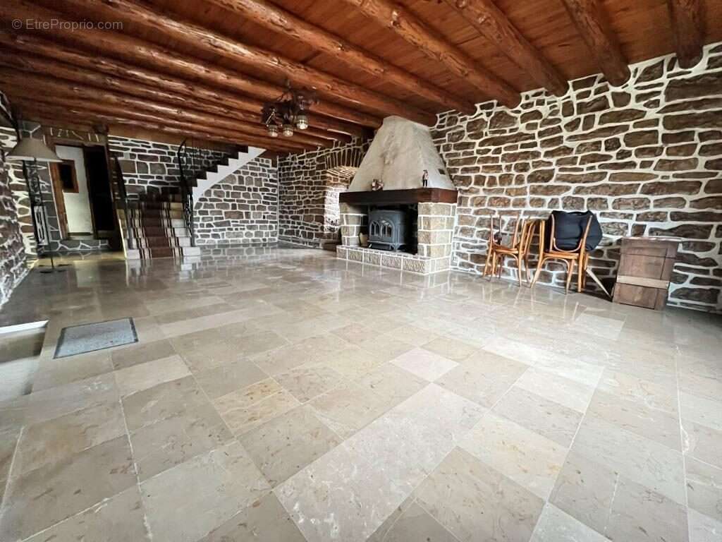 Maison à SAINT-BAUZILE