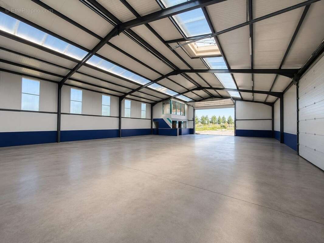 Commerce 360 m² à Arraincourt  - photo 3