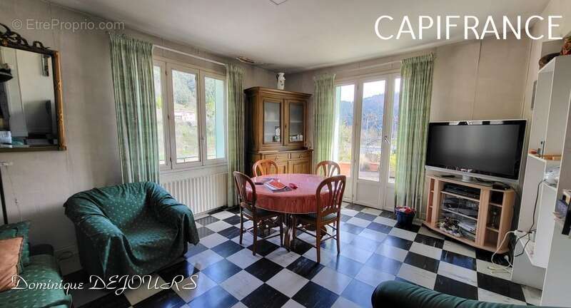 Maison à SAINT-SAUVEUR-DE-MONTAGUT