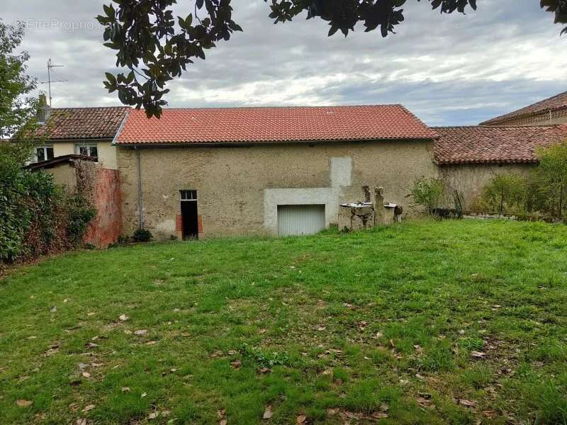 Appartement à SEISSAN