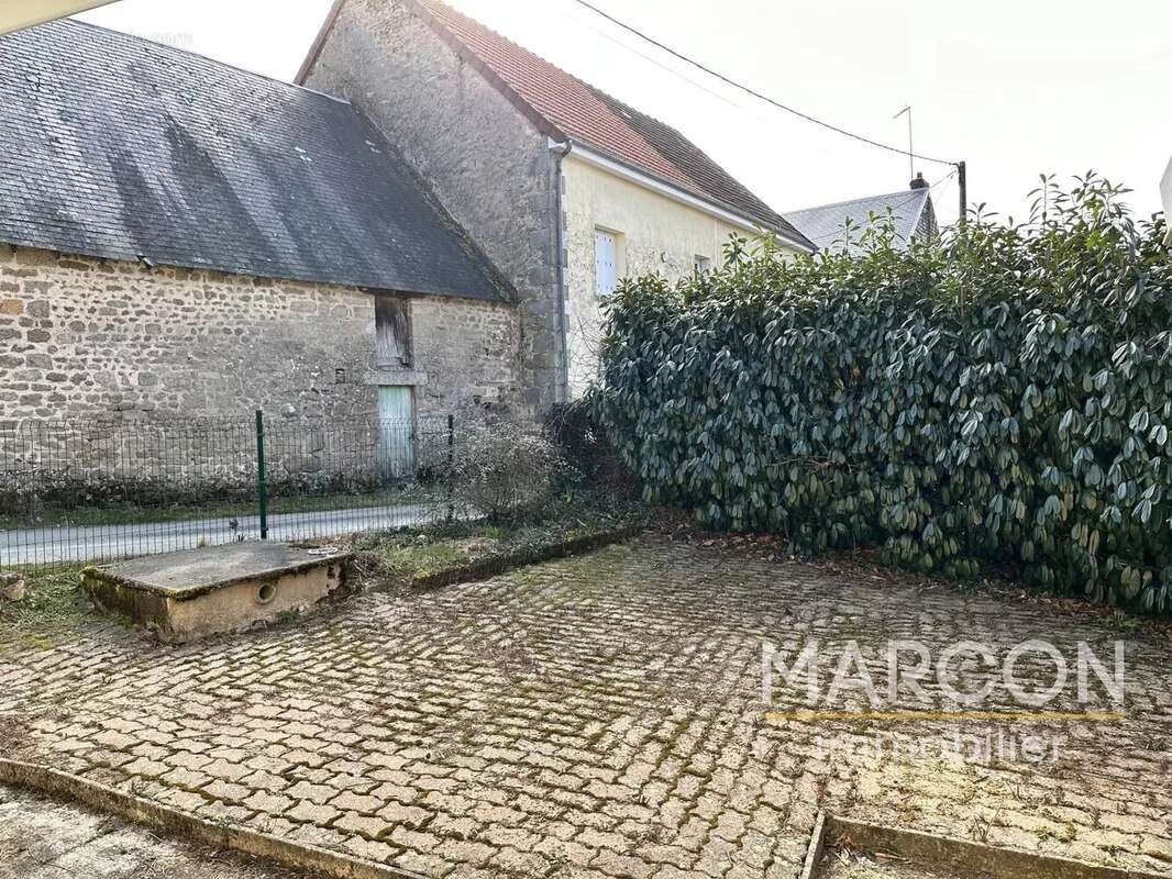Maison à SAINT-SULPICE-LE-GUERETOIS