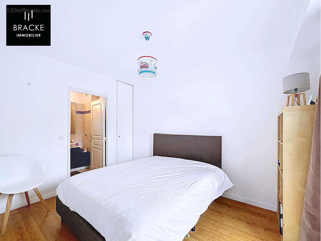 Appartement à COURBEVOIE