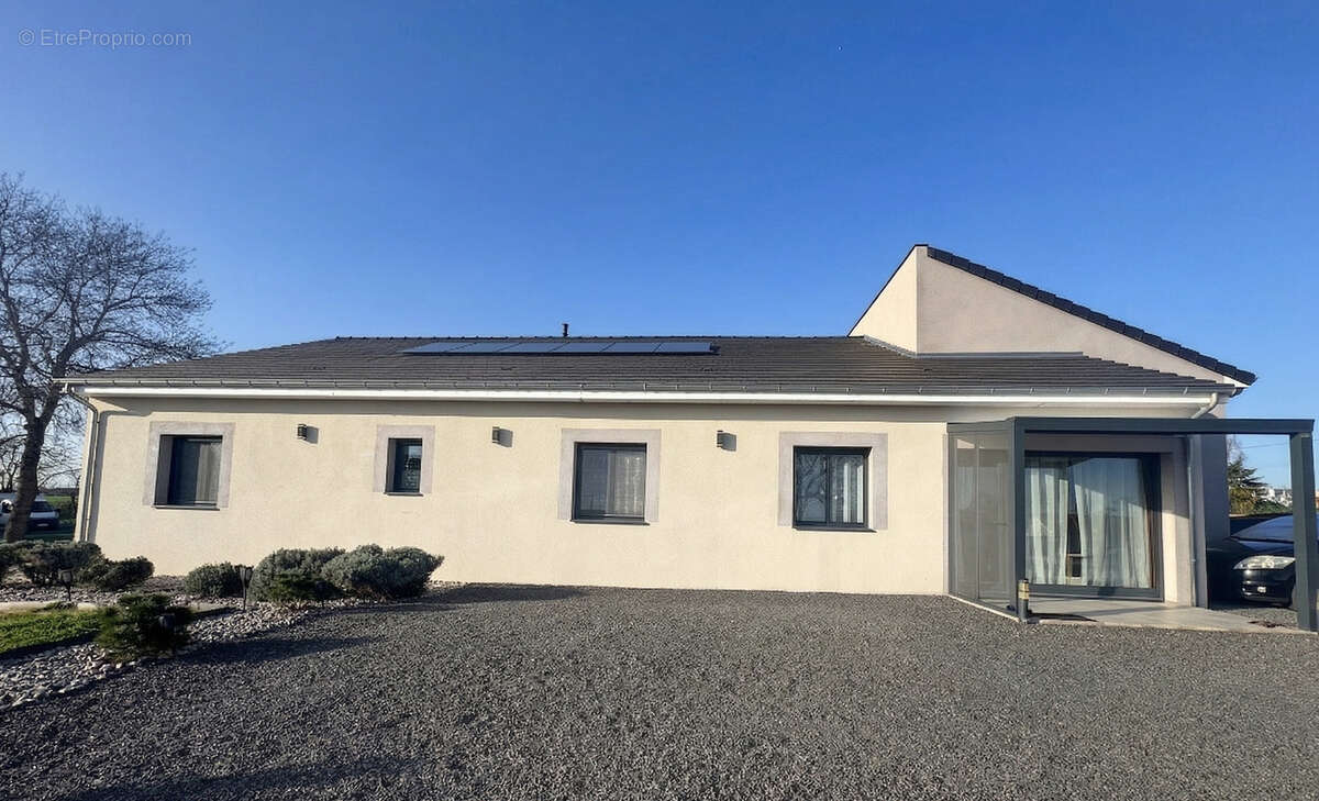 Maison à LA MOTTE-SAINT-JEAN