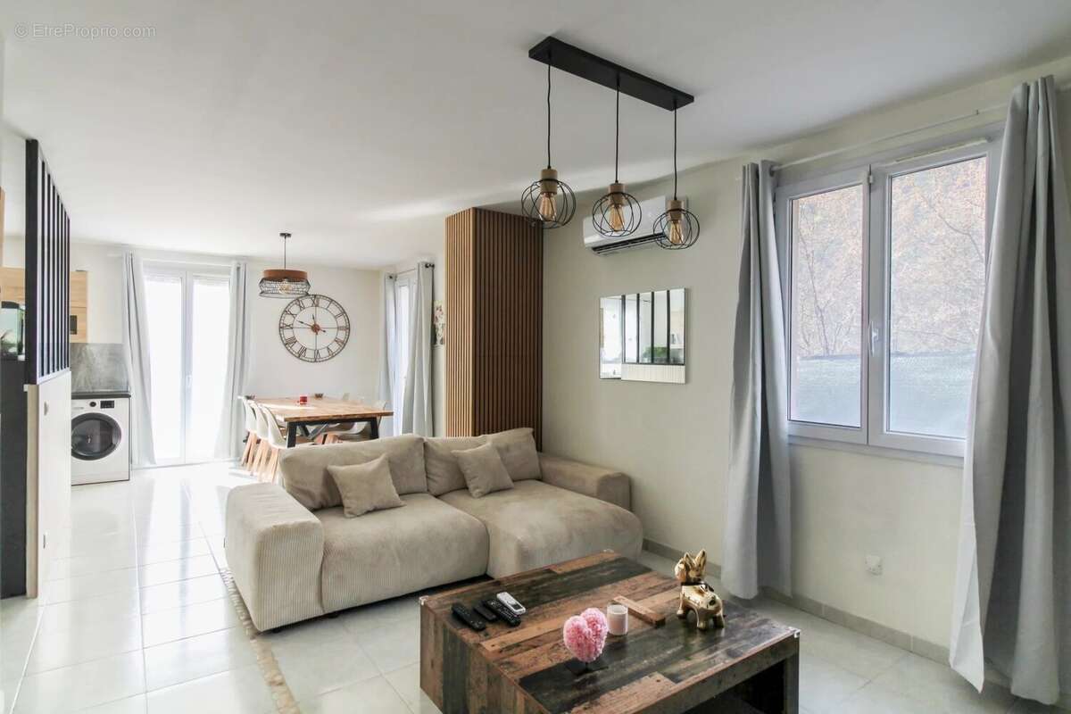 Maison à LA TOUR