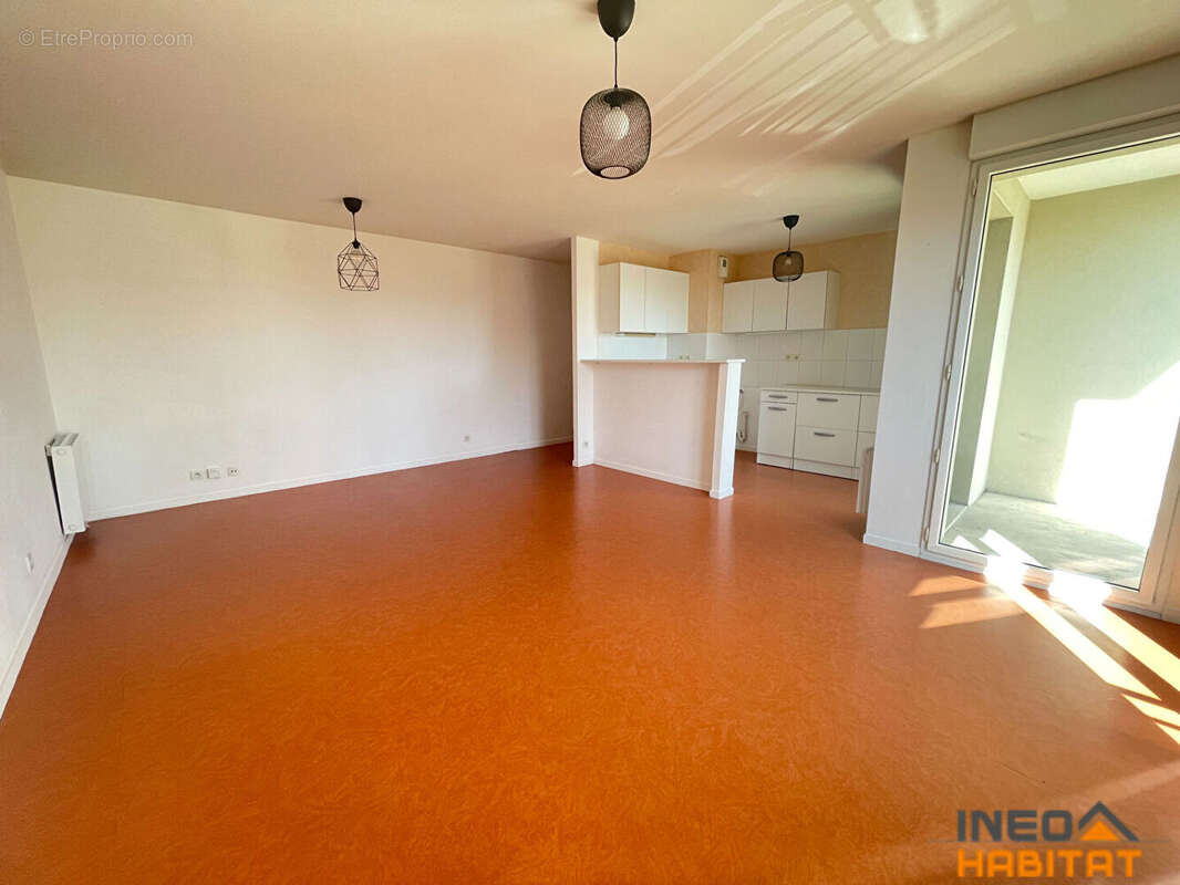 Appartement à LA MEZIERE