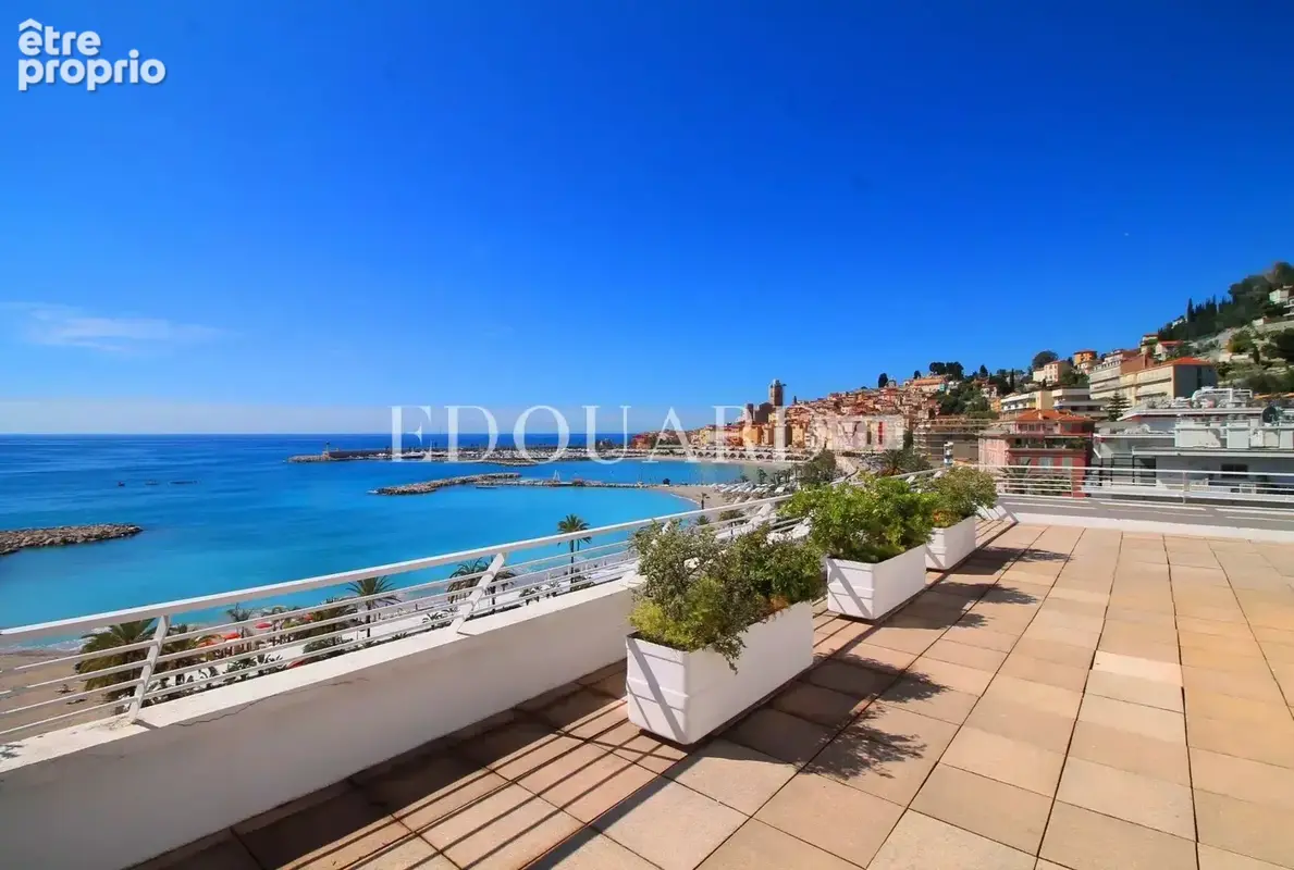 En exclusivité trois pièces en excellent état avec grande terrasse, vue mer et parking, face aux Sablettes - photo 5