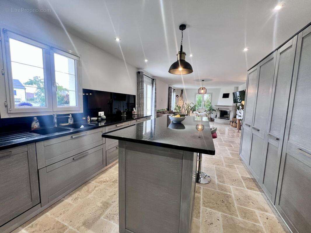 Maison à LA CHAPELLE-SAINT-MESMIN