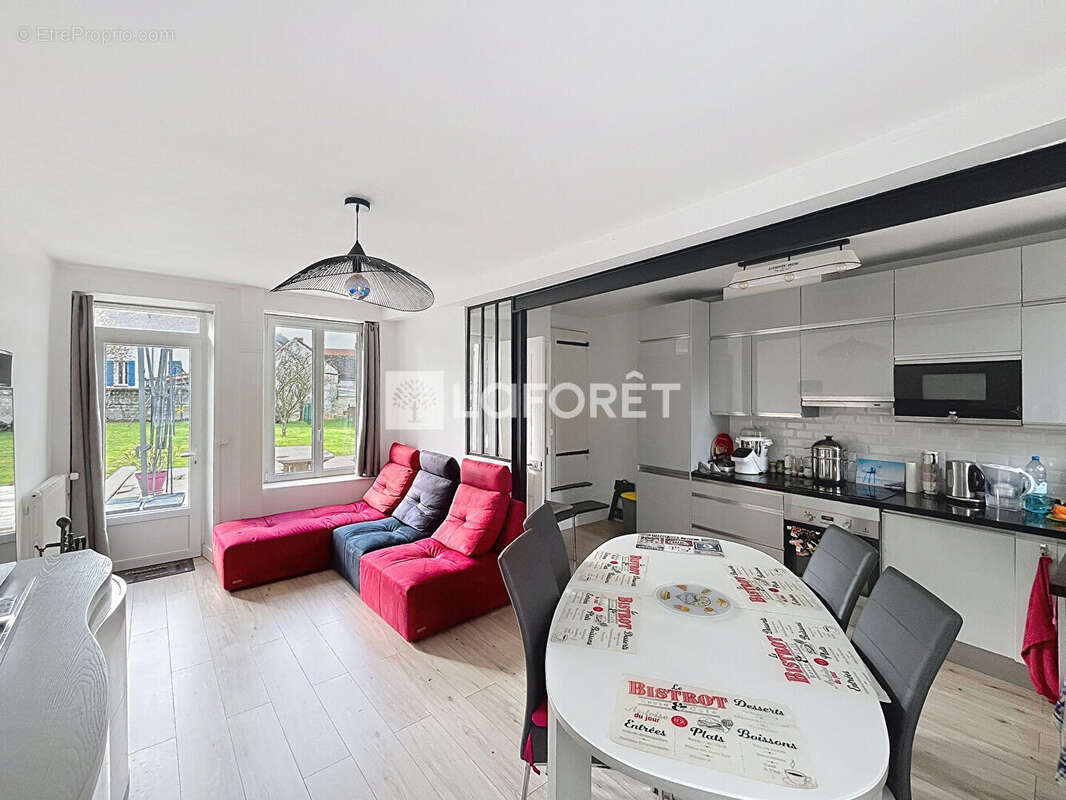 Maison à MORAINVILLIERS