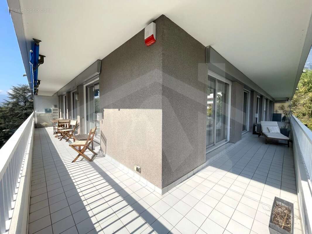 Appartement à MEYLAN