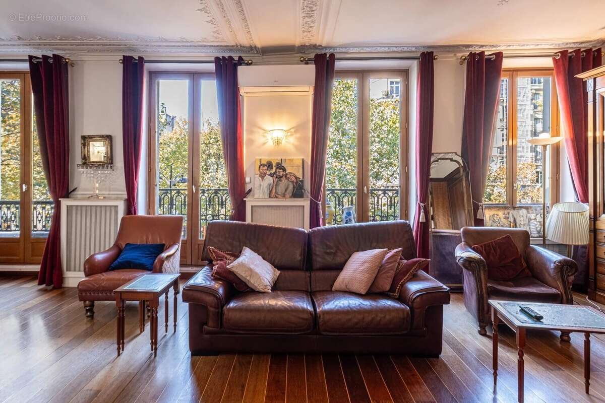 Appartement à PARIS-3E