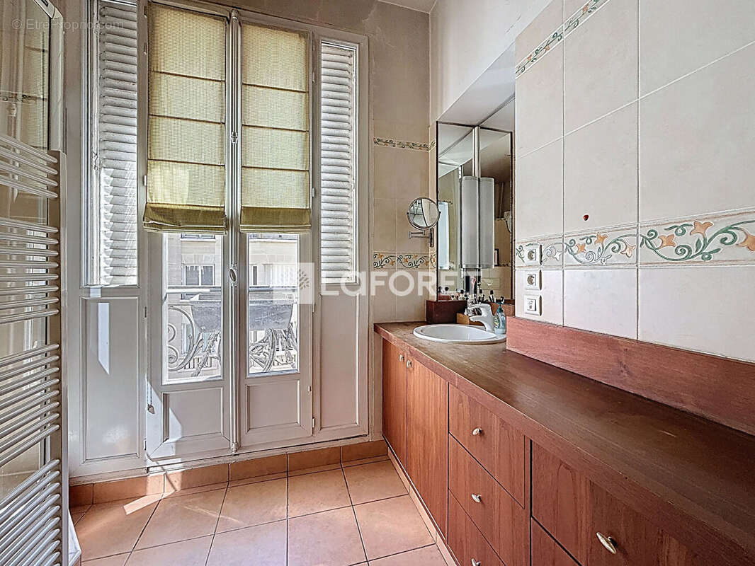 Appartement à PARIS-15E