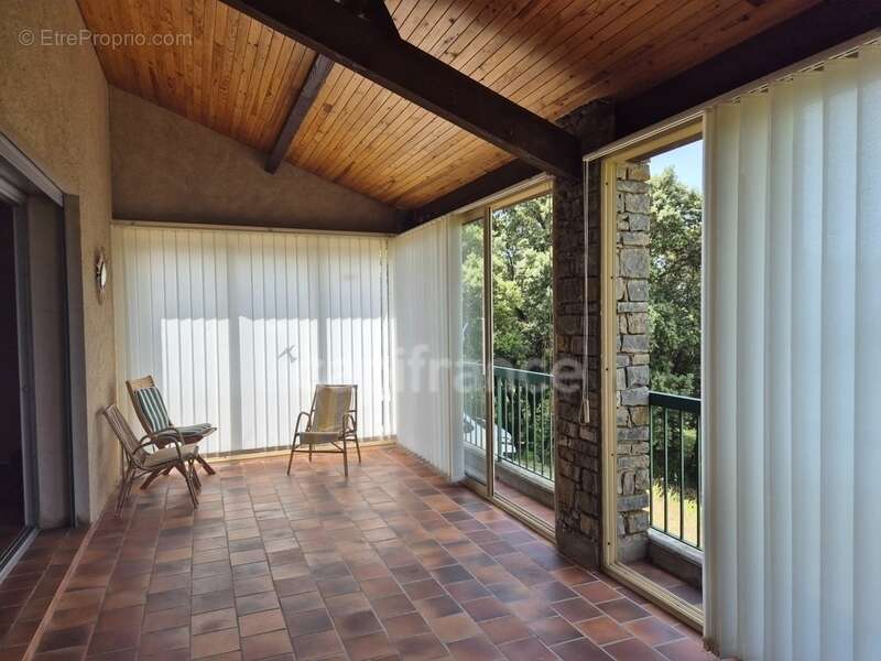 Maison à SAINT-JULIEN-LES-ROSIERS
