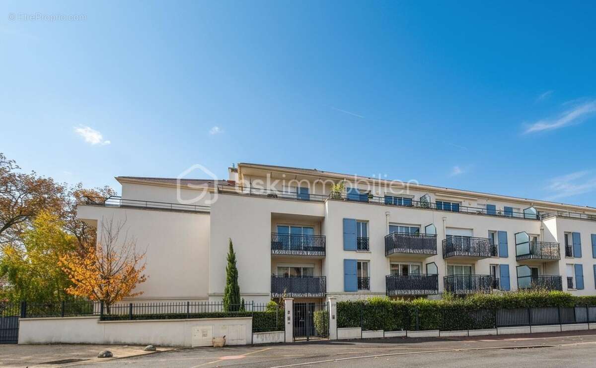 Appartement à COURCOURONNES